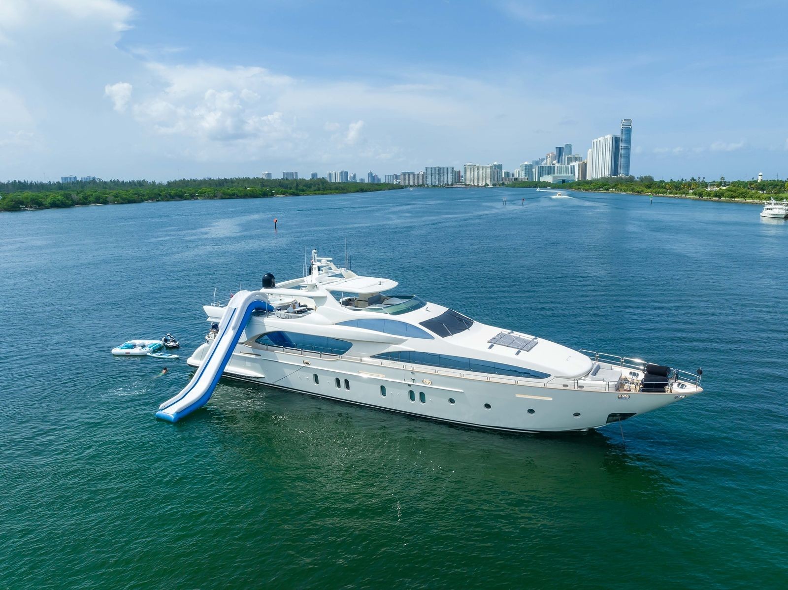 Azimut | 116 ft